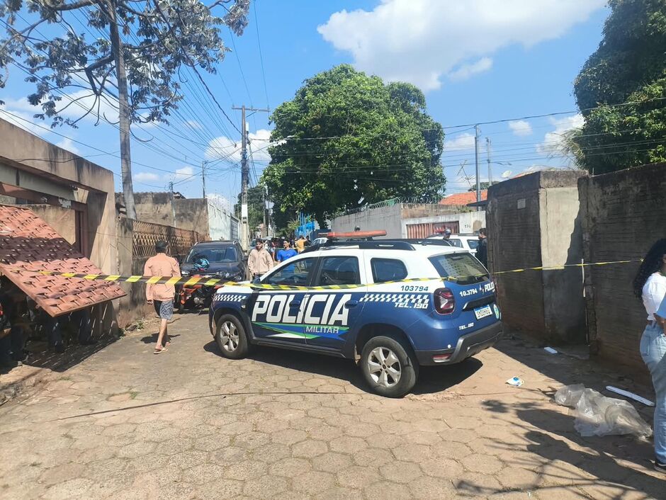 Homem é baleado após avançar com faca contra policiais militares durante ocorrência no Nova Lima, em Campo Grande